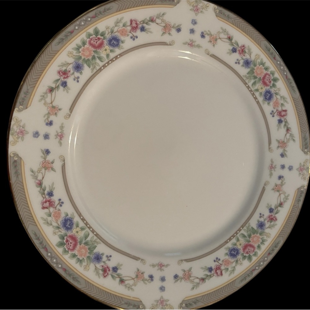 Elegant Floral Dinner Plate